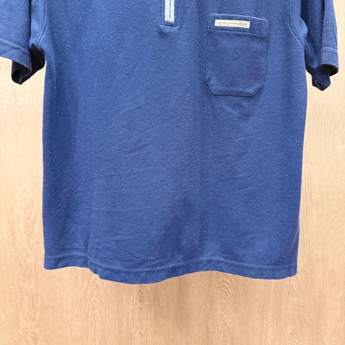 MCM 하프집업 피케 반팔 티셔츠 로고 포켓 디테일 네이비 상품이미지5