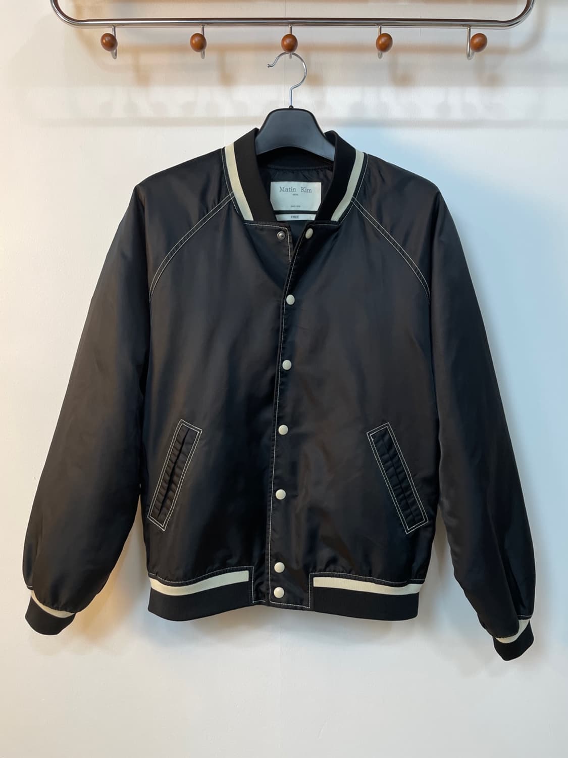 마뗑킴 스티치 바시티 자켓 상품이미지1