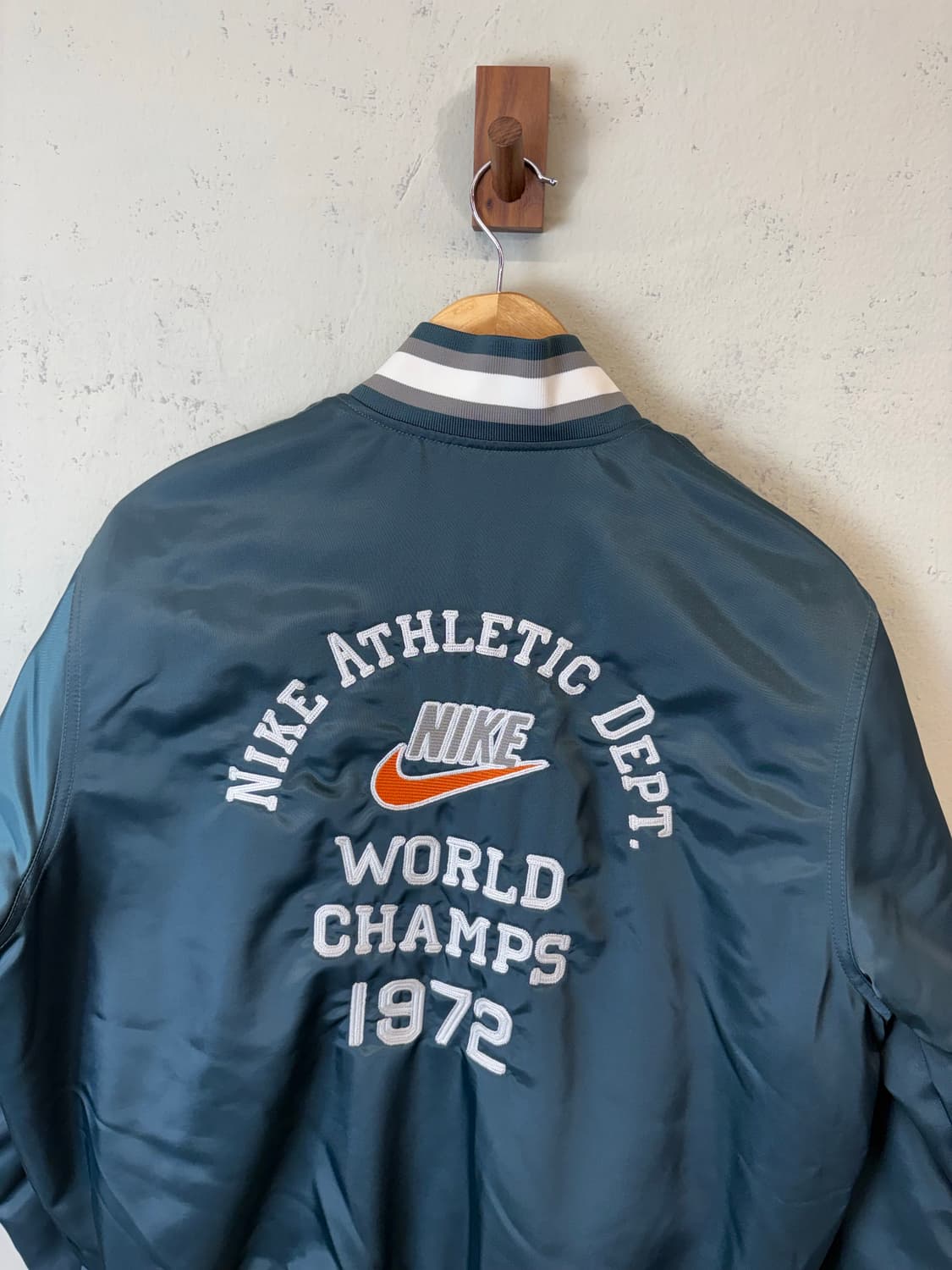 나이키 사틴 루즈핏 빅로고 바시티 자켓 상품이미지3