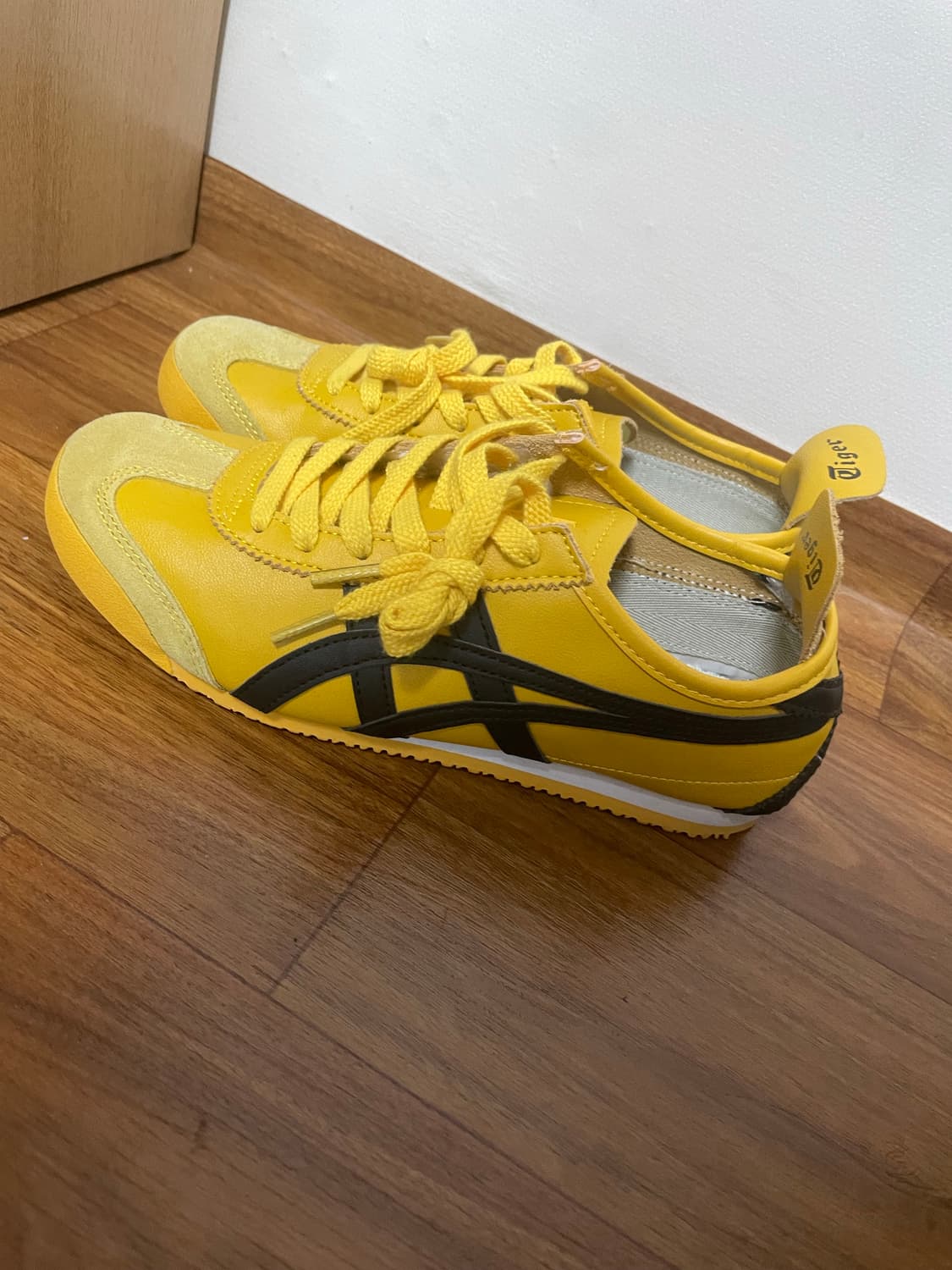 오니츠카타이거 멕시코 66 스니커즈 옐로우 블랙 상품이미지1