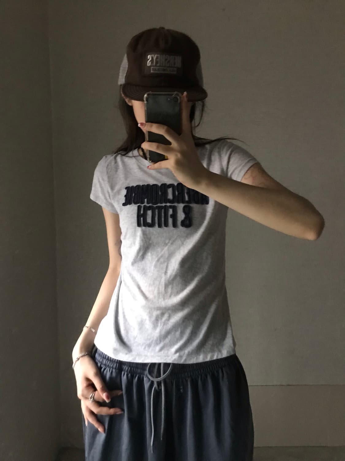 아베크롬비 그레이 슬림핏 반팔티셔츠 상품이미지4