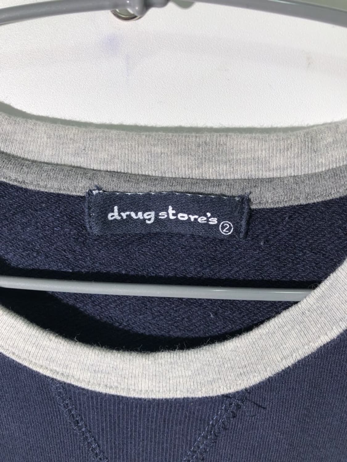 drug stores 래글런 맨투맨 상품이미지3