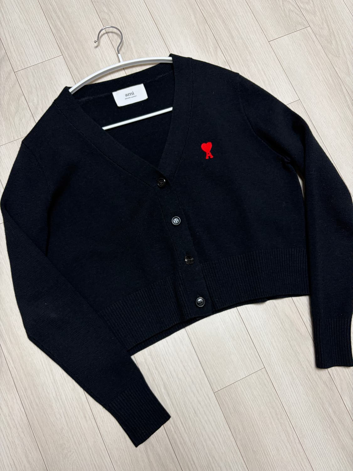 아미 스몰 하트 브이넥 가디건 블랙 상품이미지1
