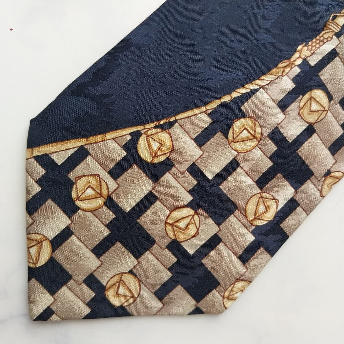 루치아노 소프라니 네이비 패턴 넥타이 9.6cm A+등급 K2528
 상품이미지7