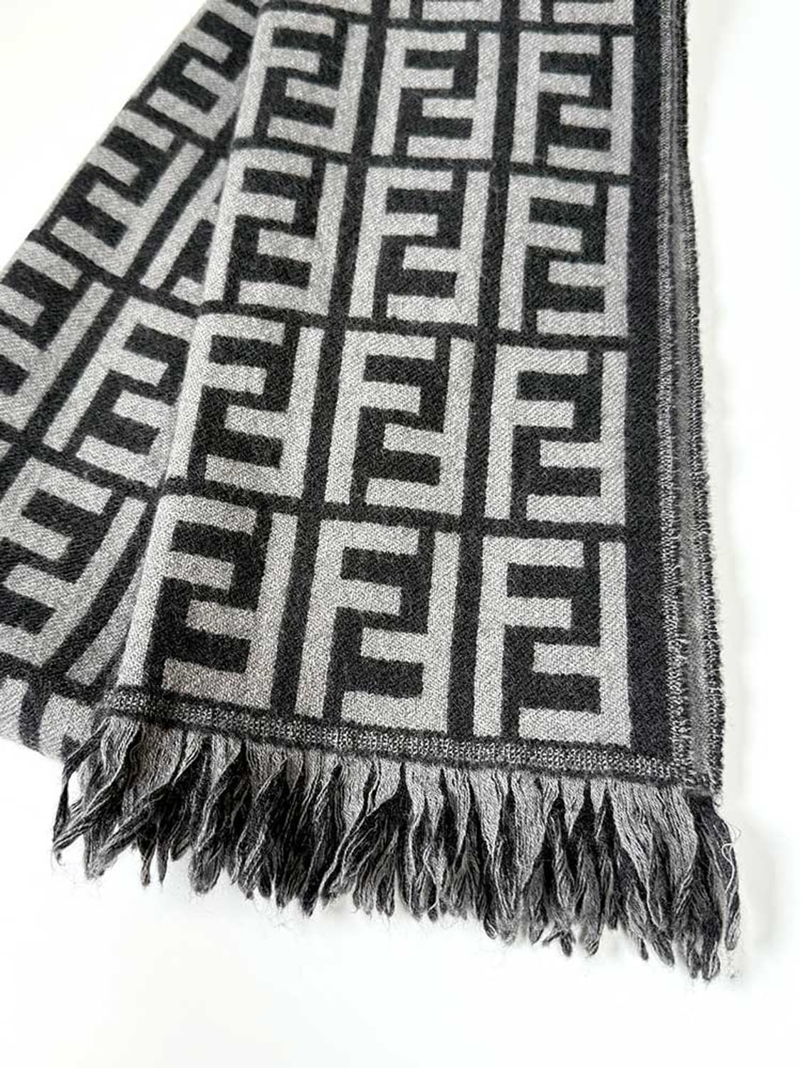 FENDI 펜디 주카 울 양면 머플러 상품이미지3