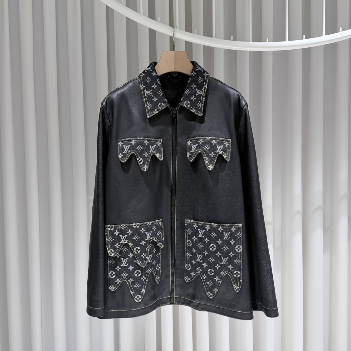 52 / 루이비통 X 니고 크레이지 레더 데님 블루종 자켓 상품이미지1