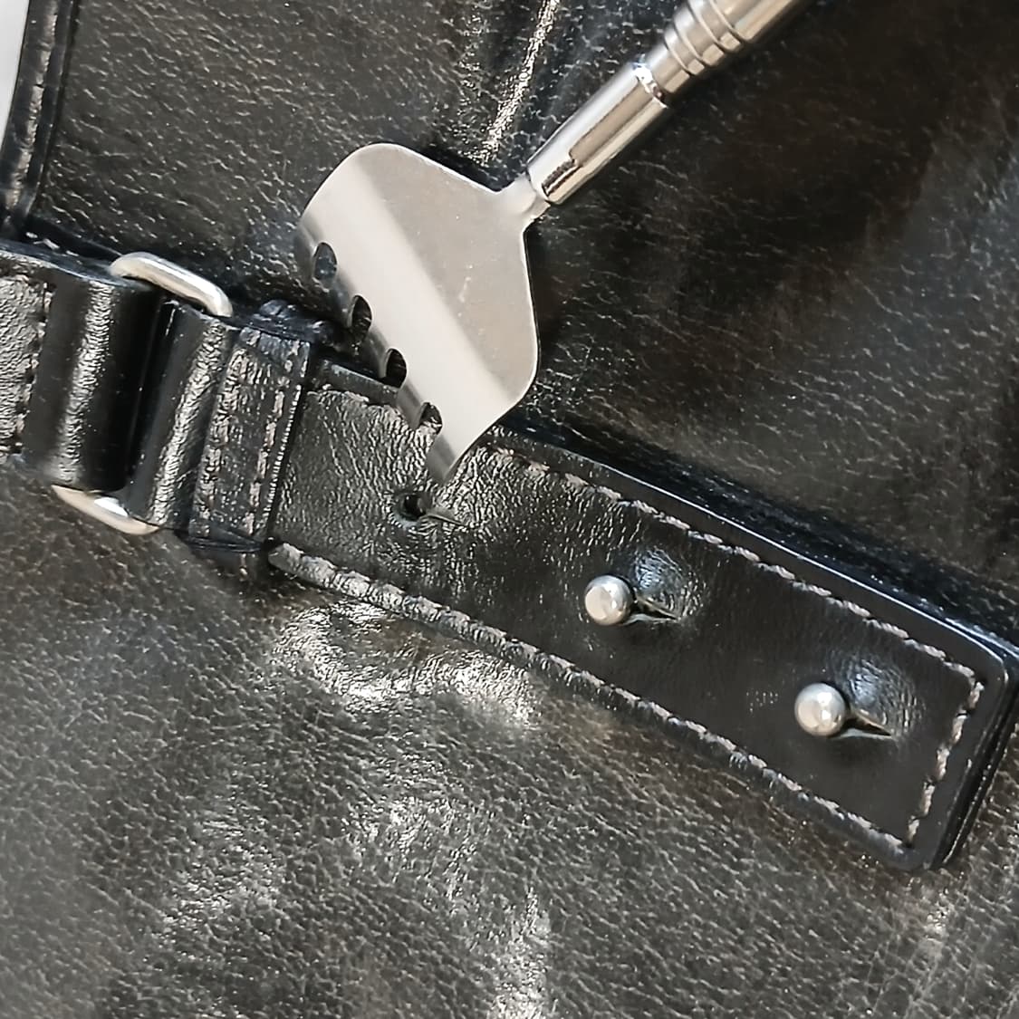 장폴고티에 버클 빈티지 가공 레더 토트백 상품이미지7