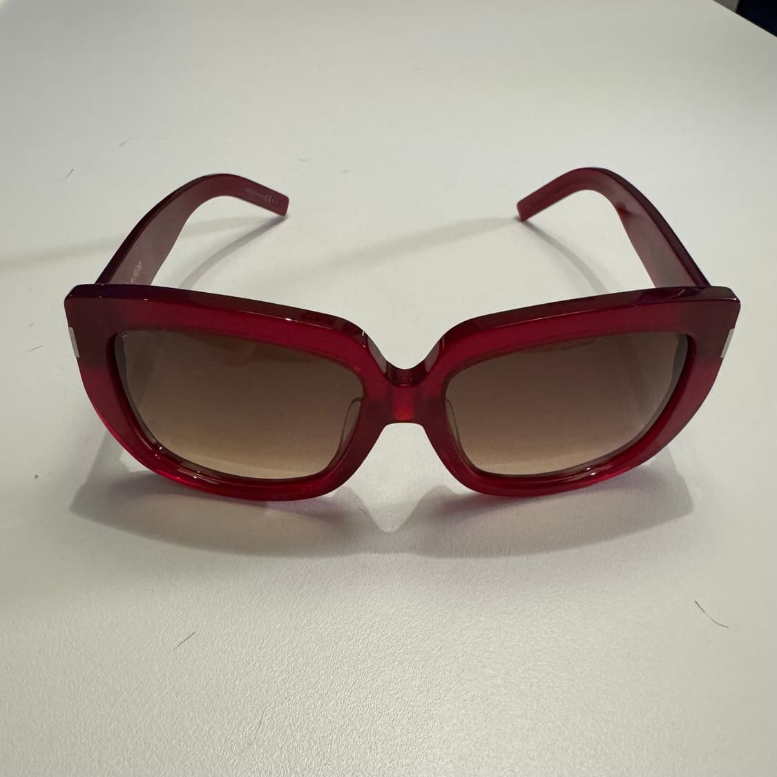 생로랑 레드 선글라스 상품이미지3