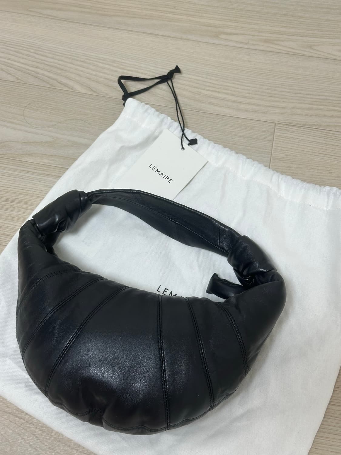 르메르 포춘백 미니 블랙 나파레더 램스킨 상품이미지1