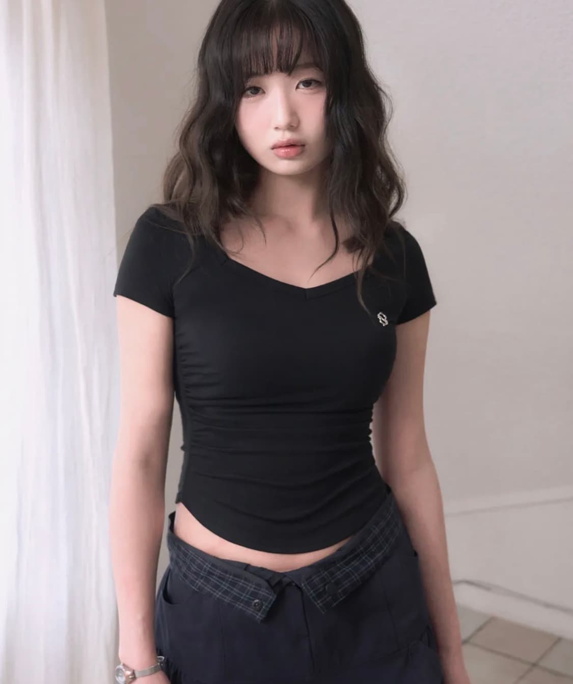 레이즈미야 마가렛 슬림 크롭 티셔츠 [BLACK] 상품이미지4
