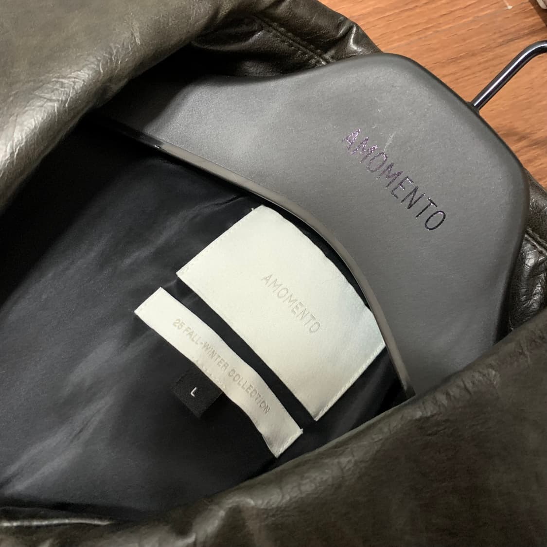 아모멘토 25fw 신세틱 레더 자켓 상품이미지3