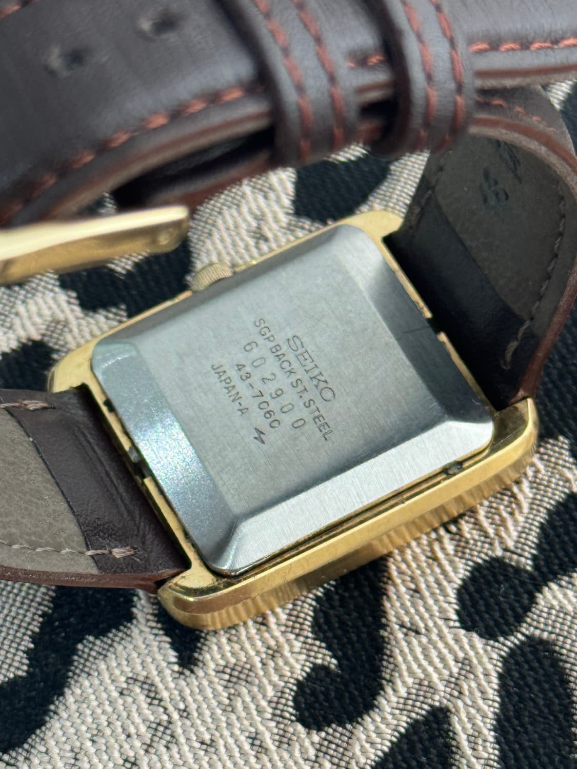 70s 빈티지 세이코 샤리오 골드 쿼츠 희귀 상품이미지7