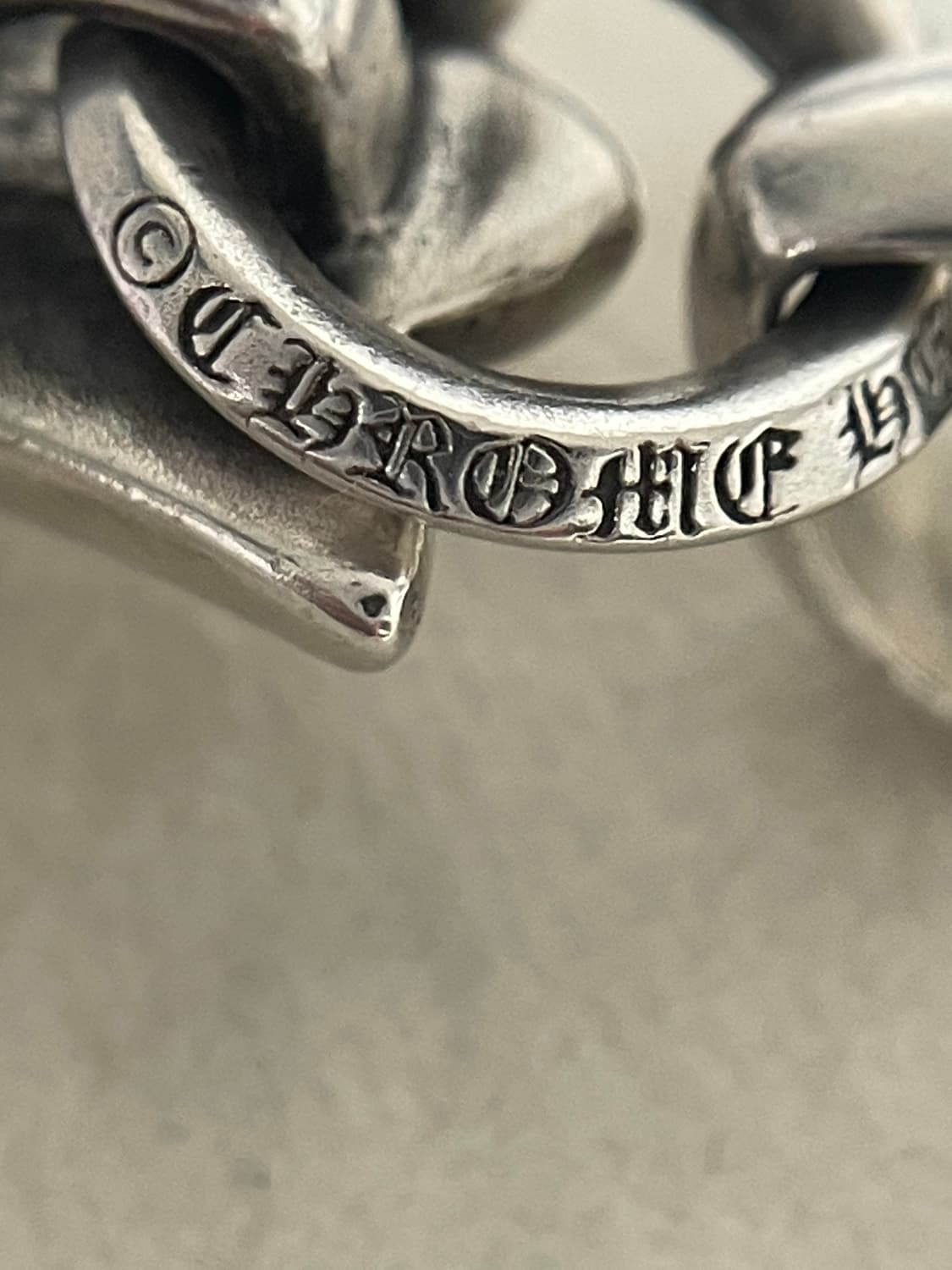 크롬하츠 라지 크로스 펜던트 위드 베일 상품이미지4