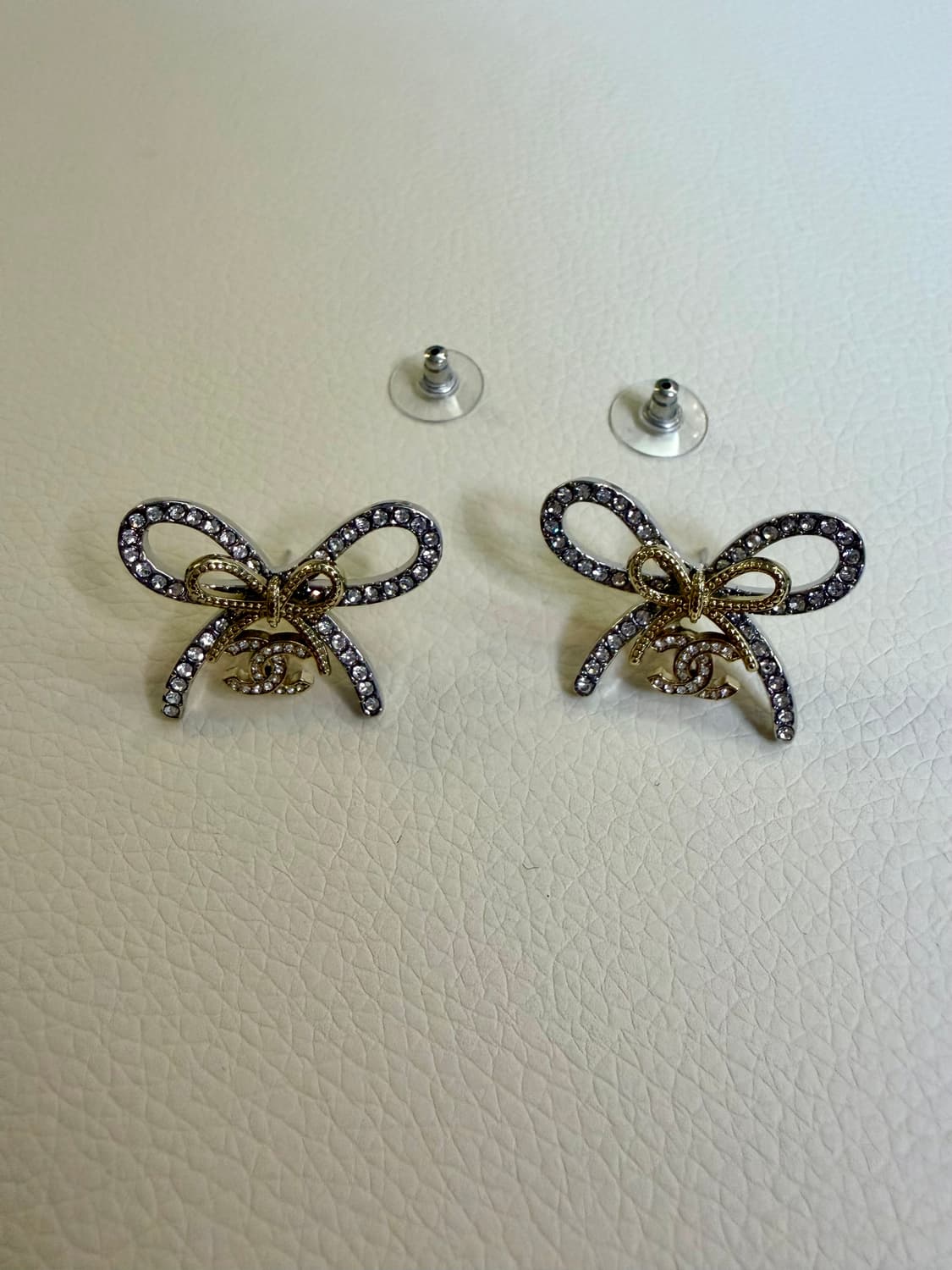 샤넬 투톤 샴페인골드 리본 CC로고 귀걸이 업사이클링 상품이미지6