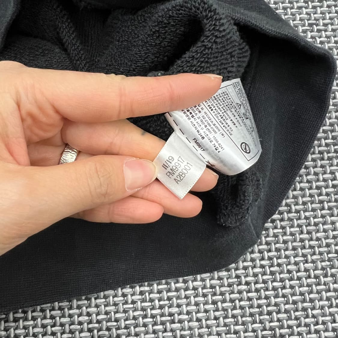 아디다스 블랙 맨투맨 상품이미지5