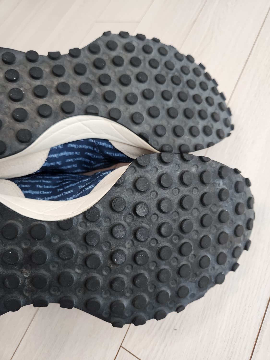 뉴발란스 운동화 327 네이비/그레이 사이즈270

사용감 외에 오염(생 상품이미지8