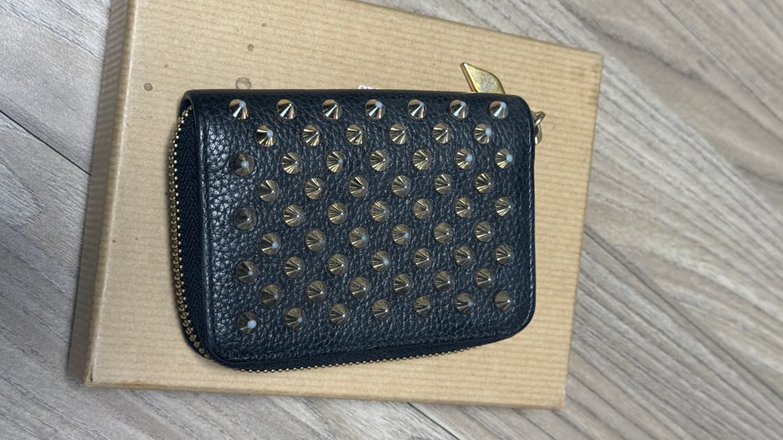 크리스찬루부탱 스파이크 카드지갑 상품이미지2