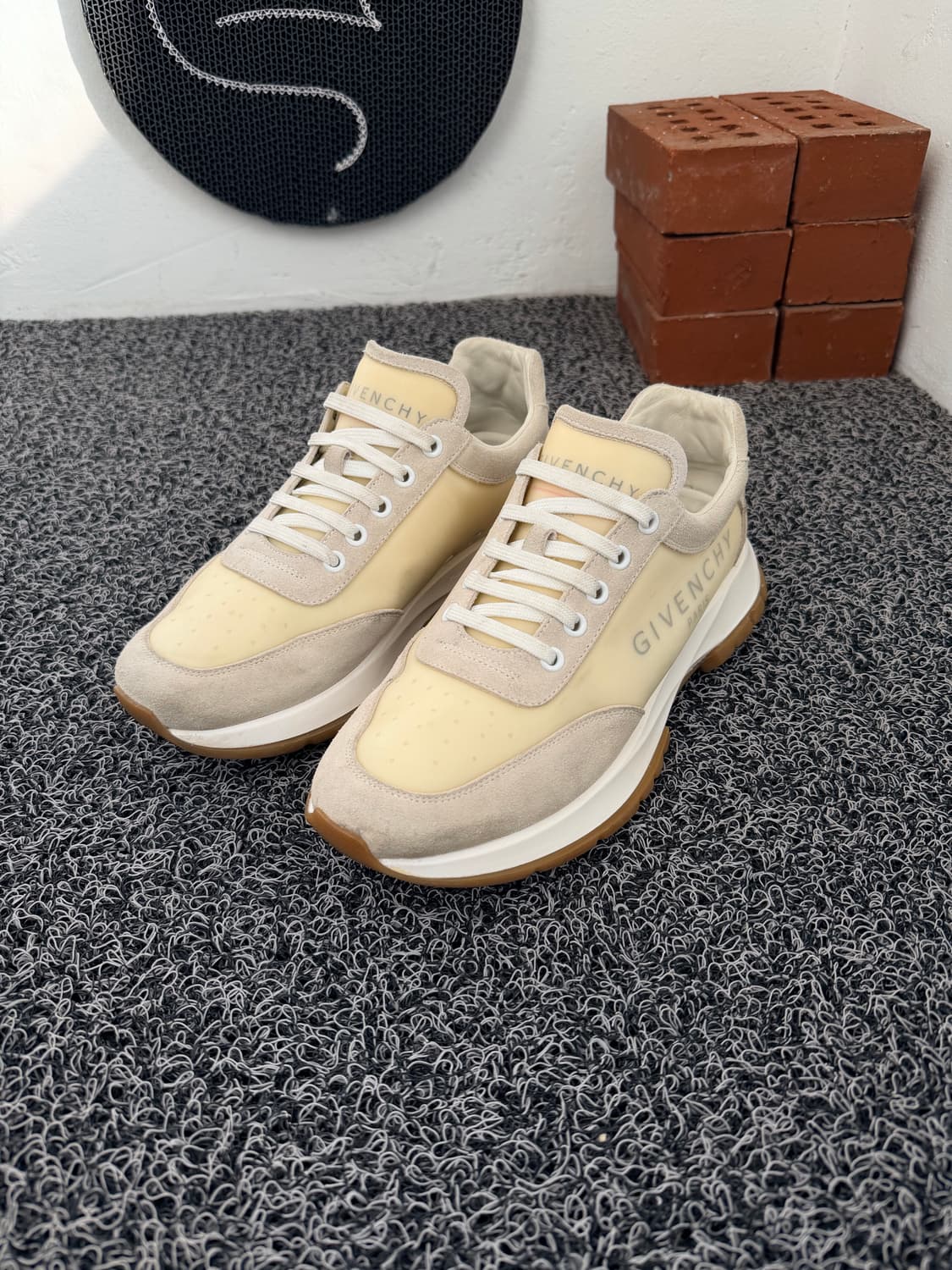 지방시(Givenchy) GIV 1 스니커즈 - 라이트 베이지 & 스웨이 상품이미지1