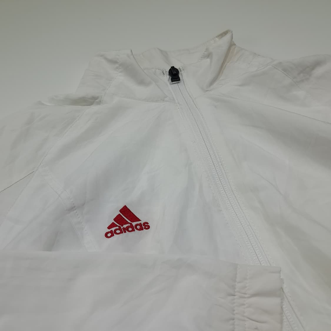 CL989 아디다스 90s 실버태그 화이트레드 크롭 바람막이 자켓 상품이미지4