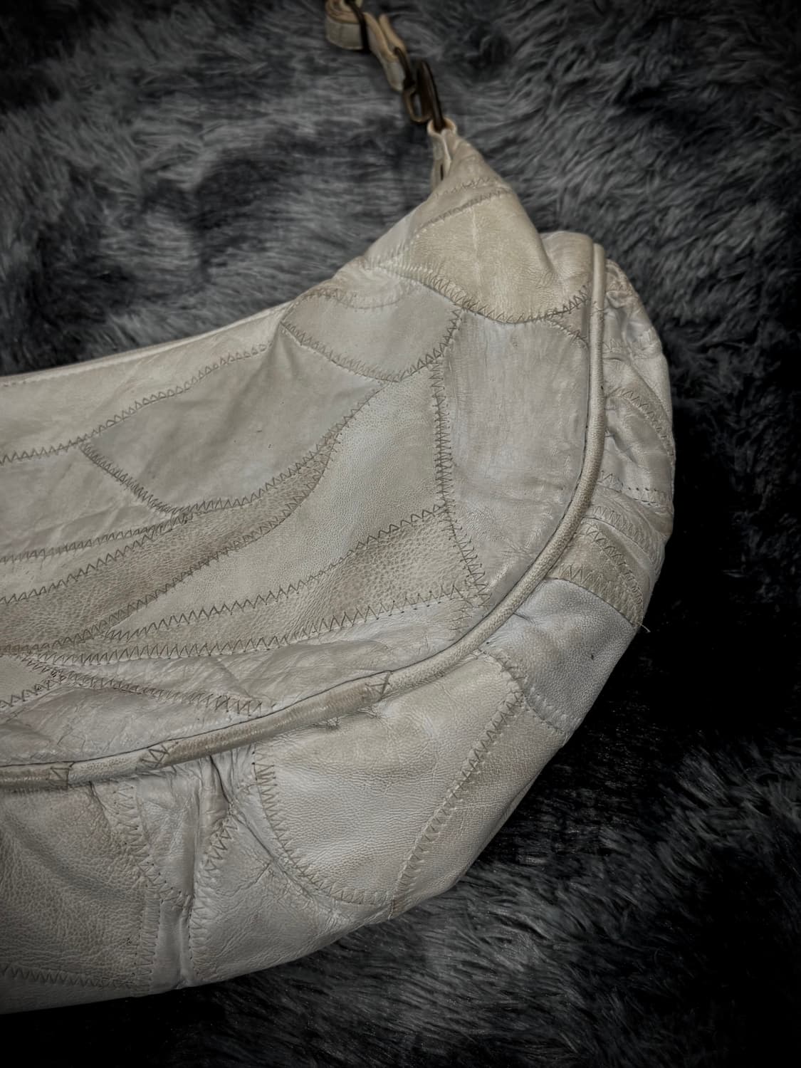 아이보리 가죽패치 크로스백 상품이미지5