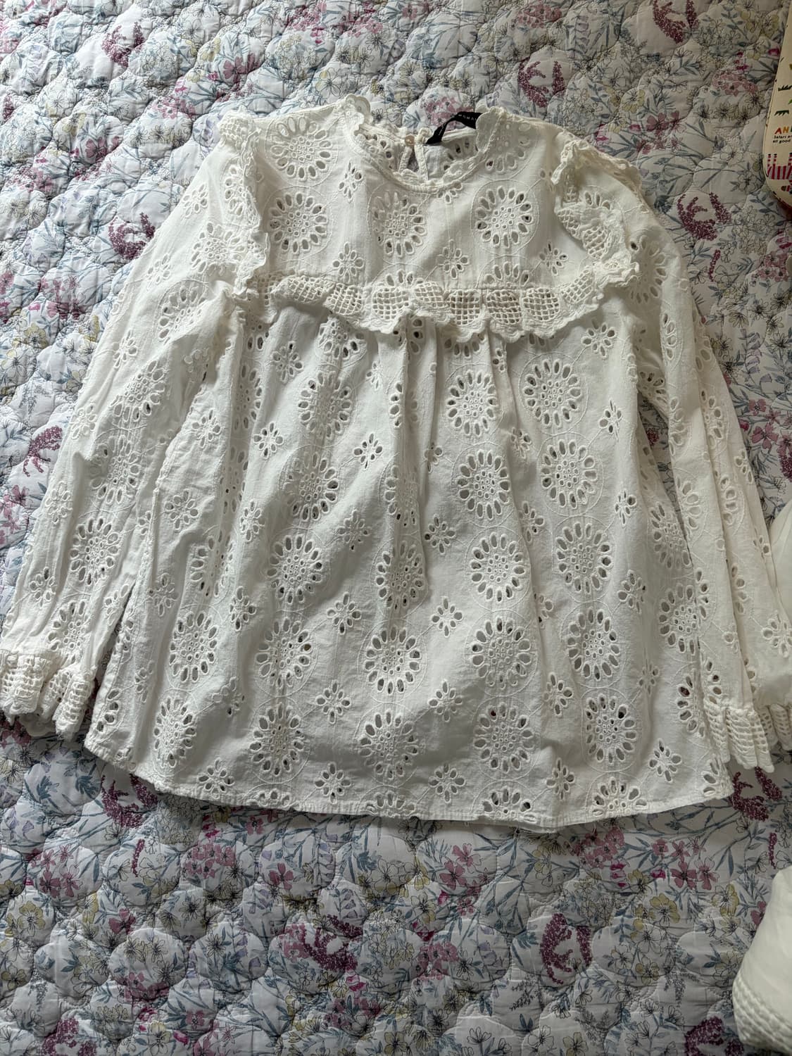 자라 화이트 아일렛블라우스  상품이미지1