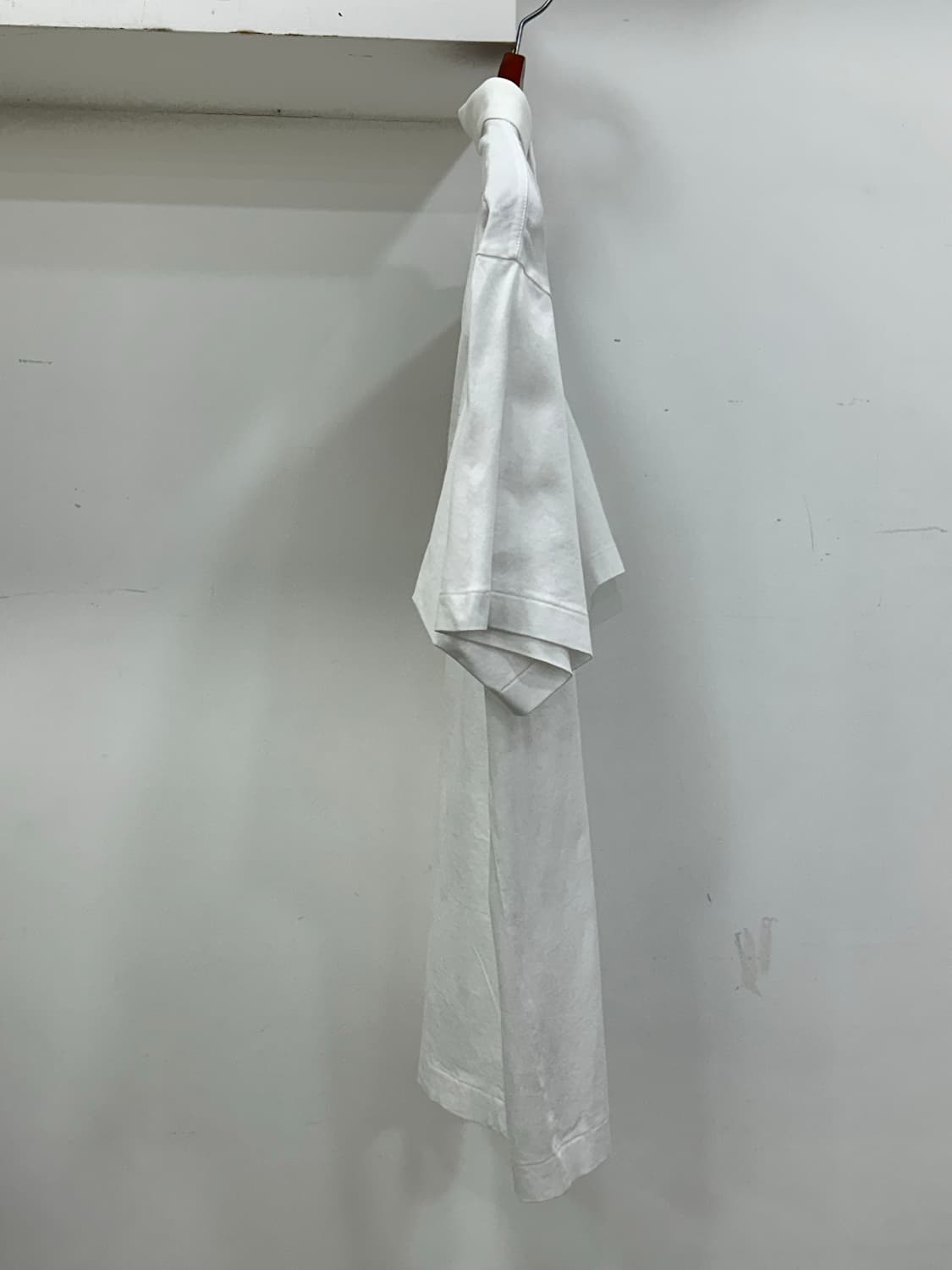 입생로랑 남성 화이트 반팔 상품이미지2