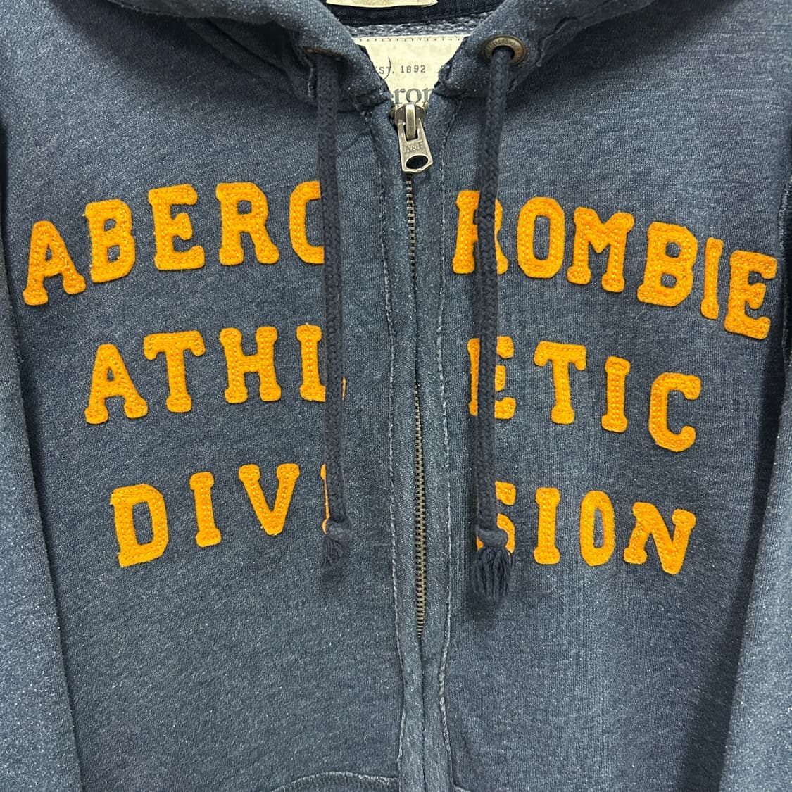 아베크롬비 y2k 자수로고 네이비 후드집업 상품이미지3