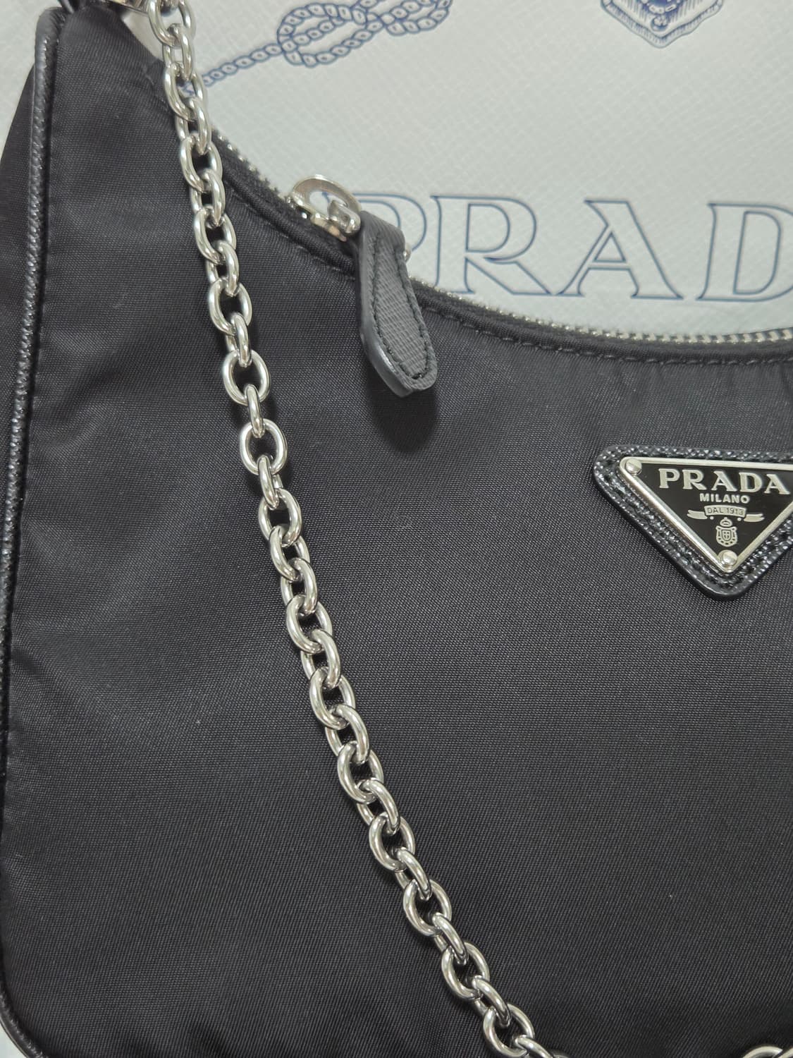 [새상품급] 프라다 리에디션 테수토 은장 체인 호보백  상품이미지3