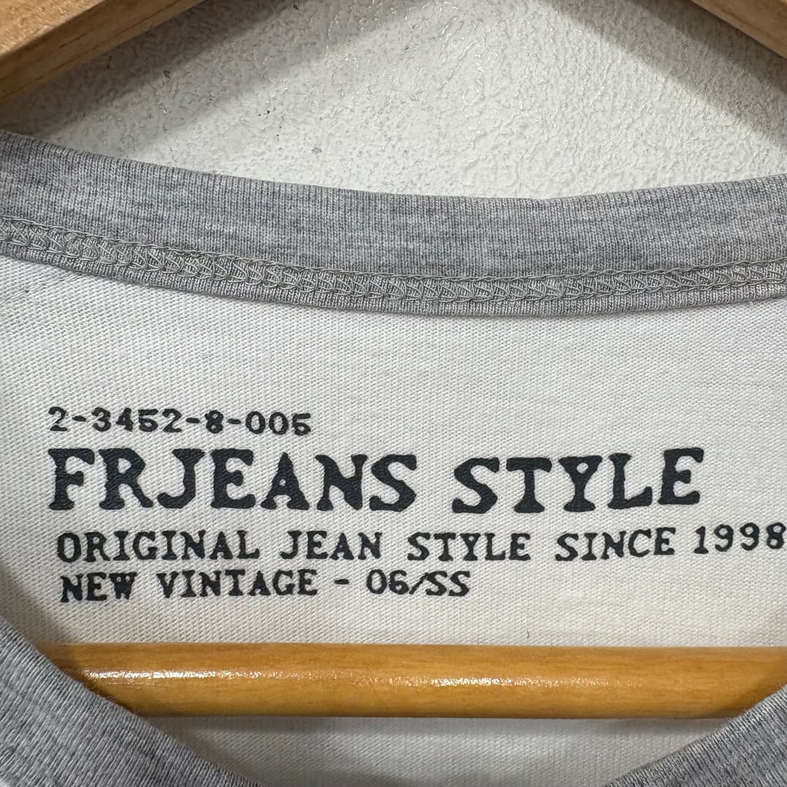 FRJeans 에프알제이 배색 헨리넥 티셔츠 상품이미지3