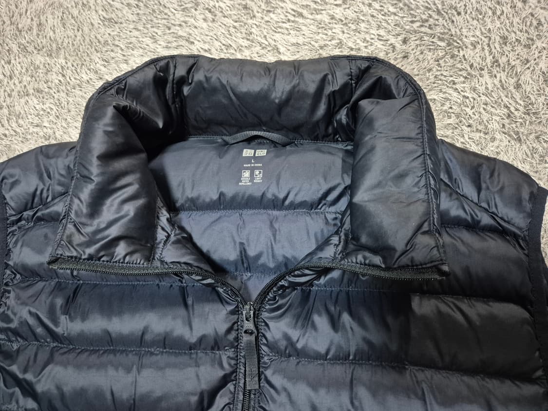 유니클로 남성 경량 다운 패딩 조끼 L 상품이미지3