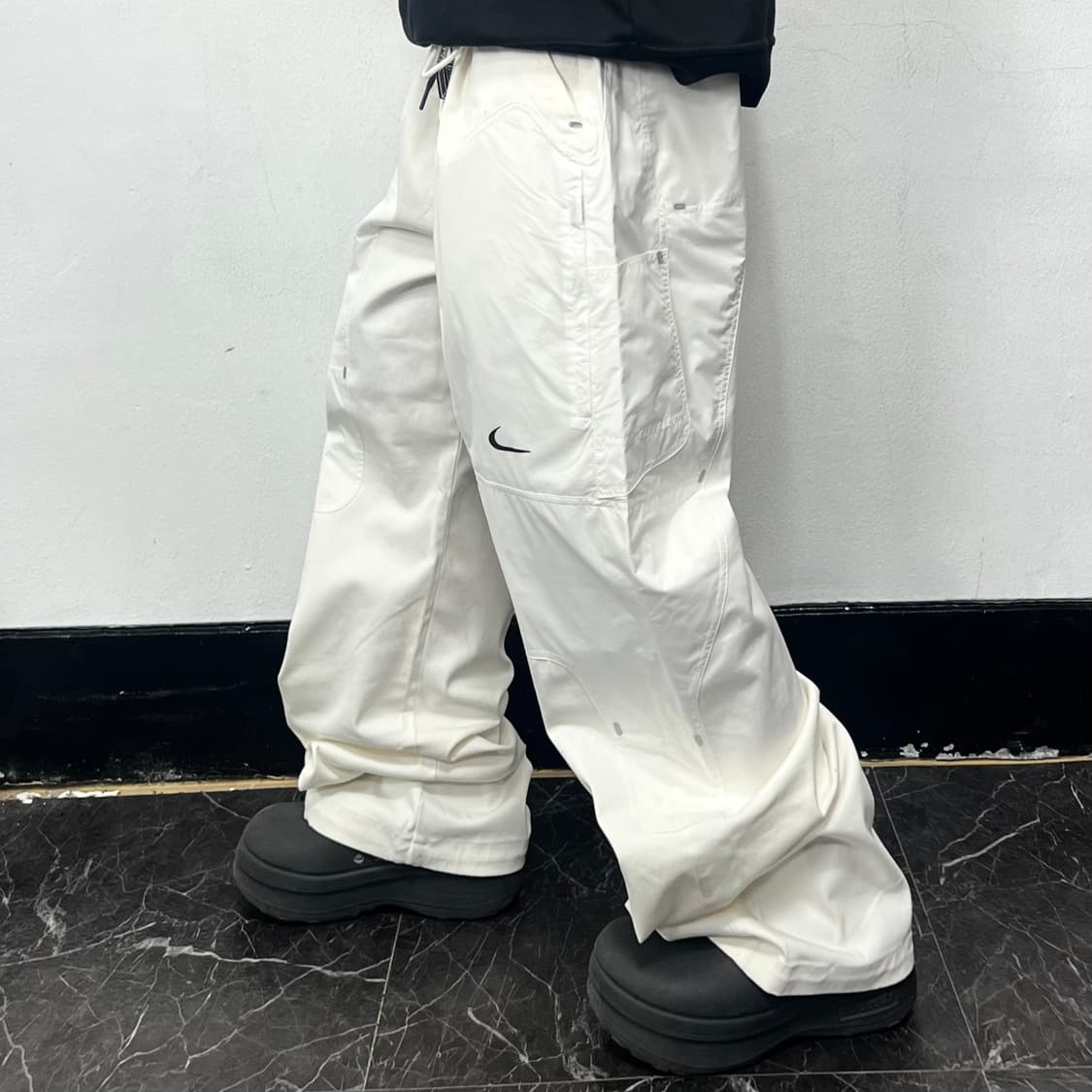 나이키 x 오프화이트 NRG 팬츠 화이트 상품이미지1