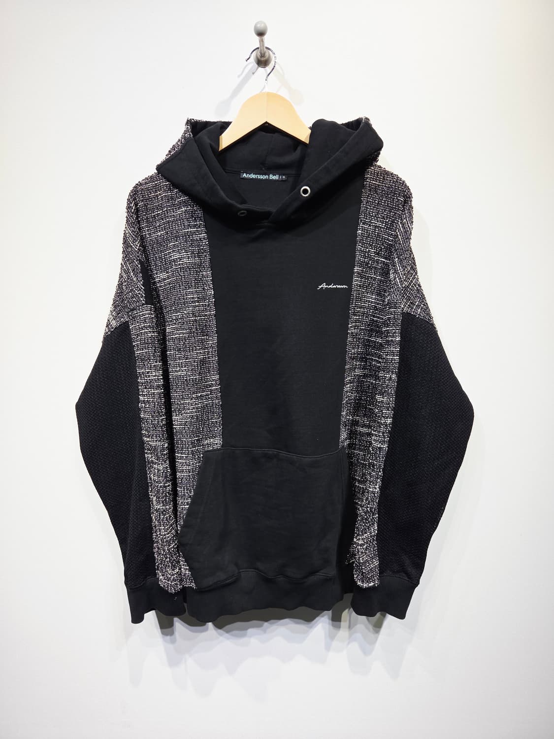앤더슨벨 패브릭 배색 후드티 블랙 상품이미지2