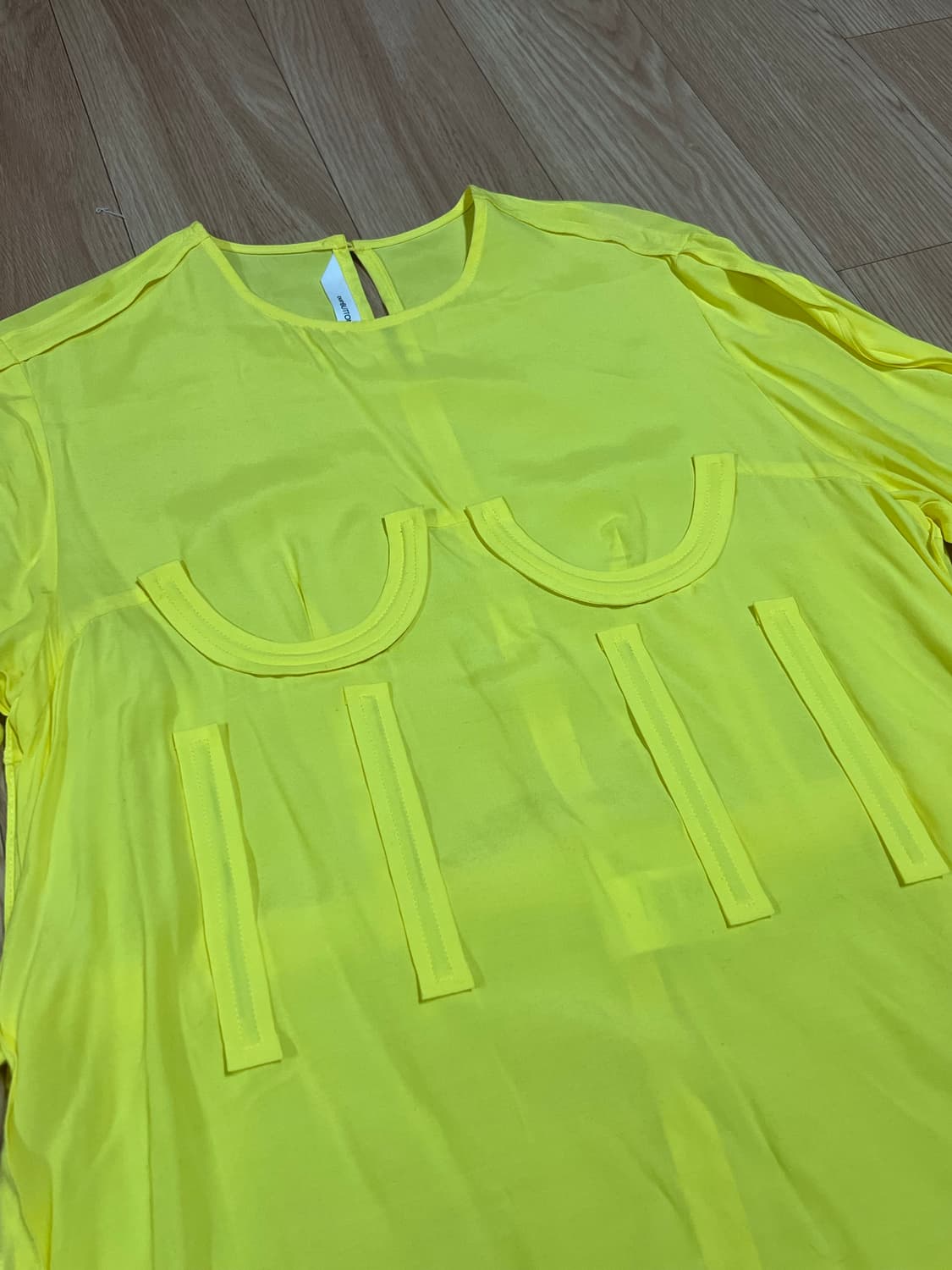 푸시버튼 와이어디테일 레이온 블라우스 상품이미지2