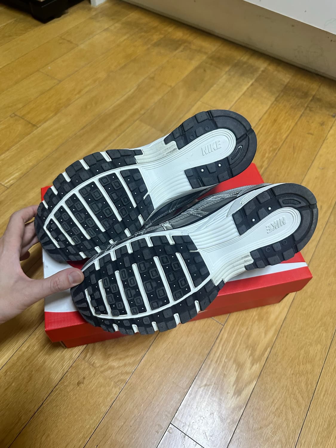 나이키 P6000 메탈릭실버 255 상품이미지3