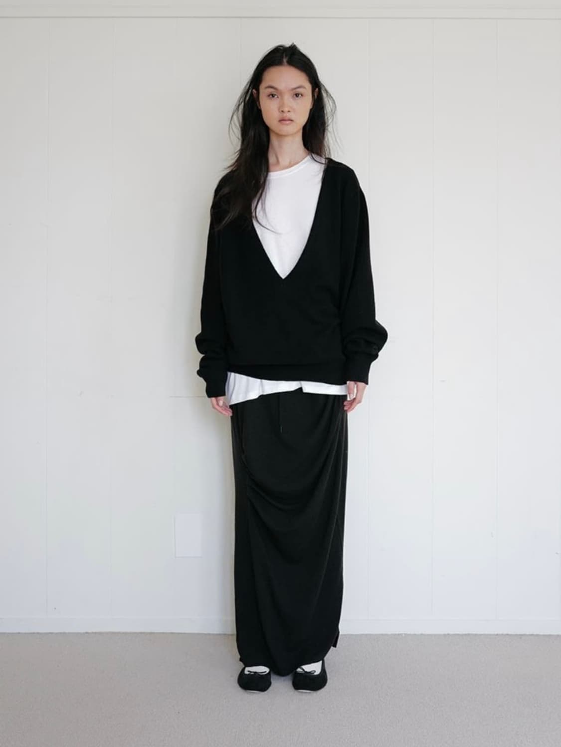 리포스 딥브이넥 니트 블랙 상품이미지1