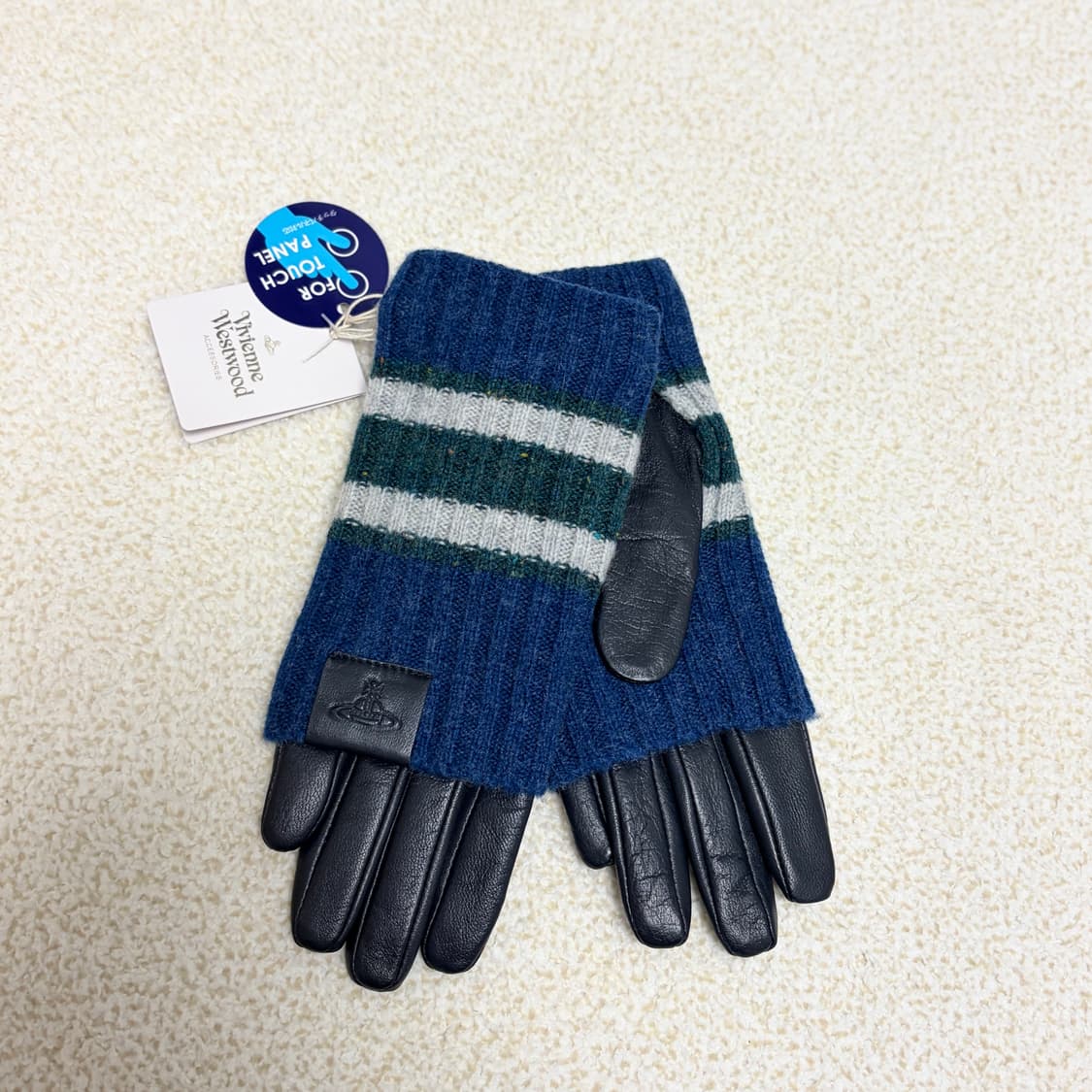 비비안웨스트우드 배색 니트 커프스 양가죽 장갑 상품이미지1