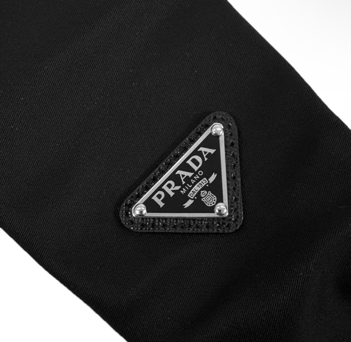 프라다 여성 리나일론 삼각로고 버클 헤어밴드 머리띠 블랙 1IE020 상품이미지7