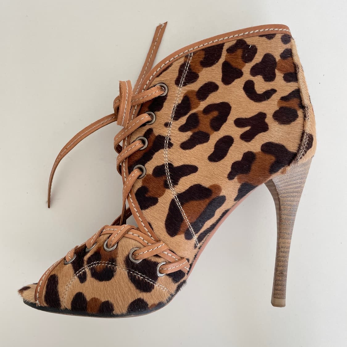 알라이아 35 1/2,225mm 레오파드 송아지 털 레이스업 힐 상품이미지5