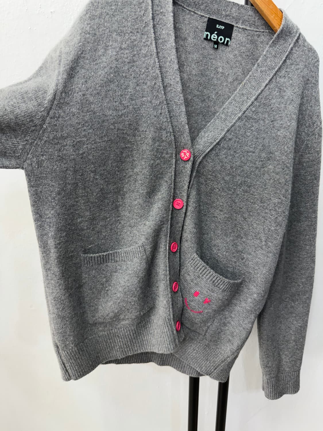 정품) SJYP 한섬 21ss 네온 스마일 자수 가디건 M  상품이미지4