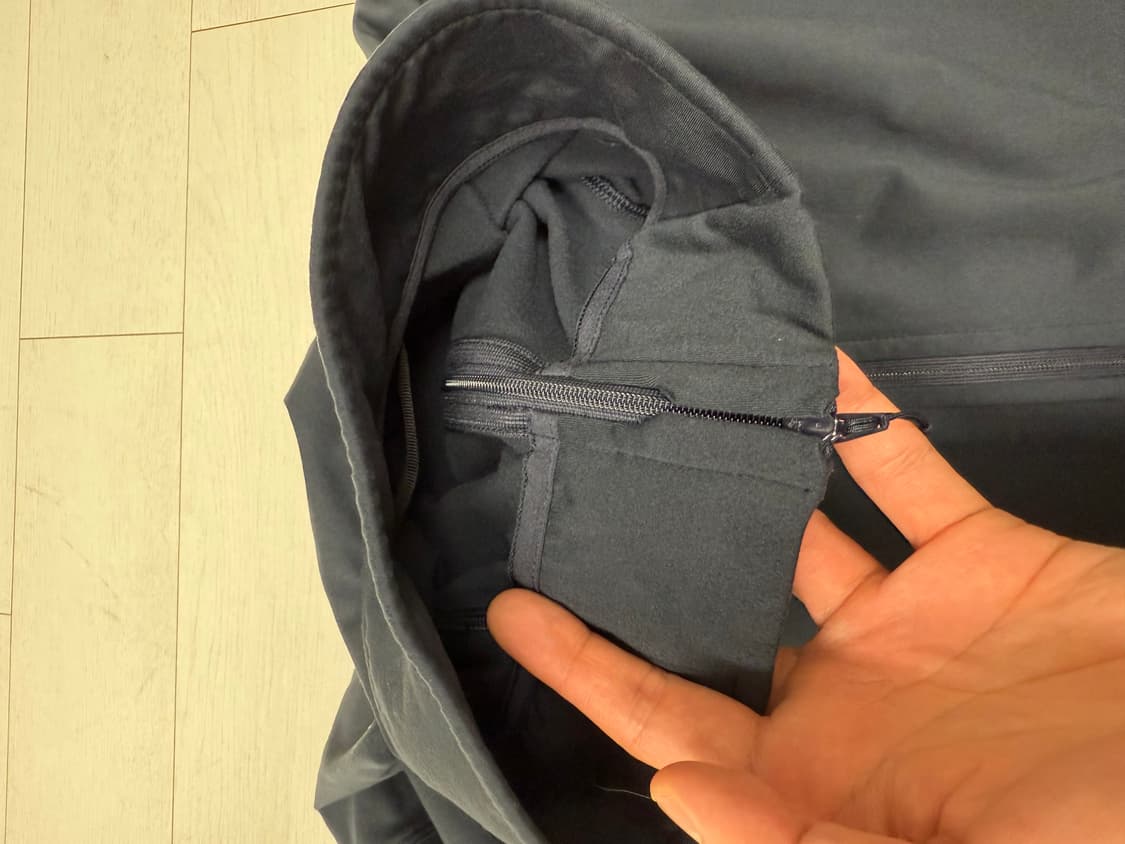 아크테릭스 카이어나이트 라이트웨이트 자켓 블랙사파이어 색상입니다. XL  상품이미지4