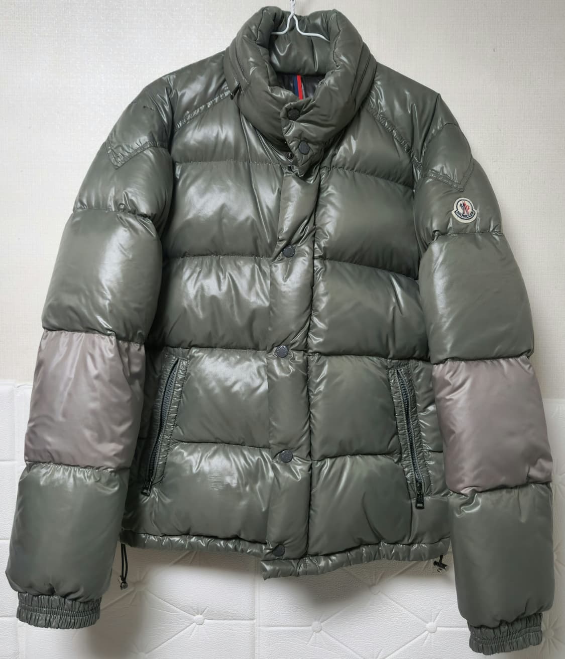 [정품] 몽클레어 경량 패딩 연카키 소매투칼라 사이즈 2 모자 한정판 상품이미지3