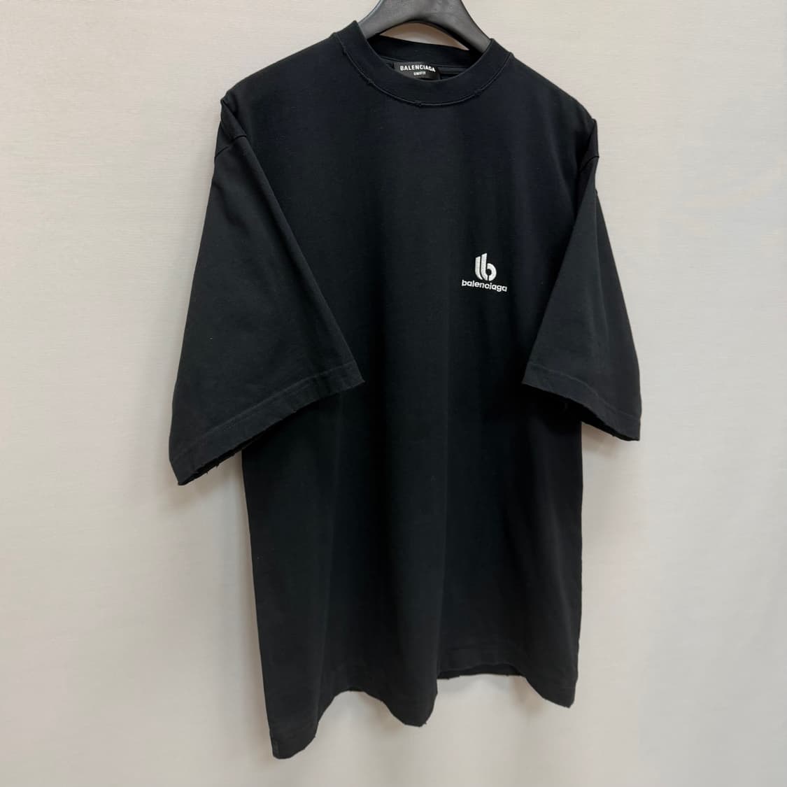 발렌시아가 스포티 B 로고자수 반팔티 (100)  상품이미지2