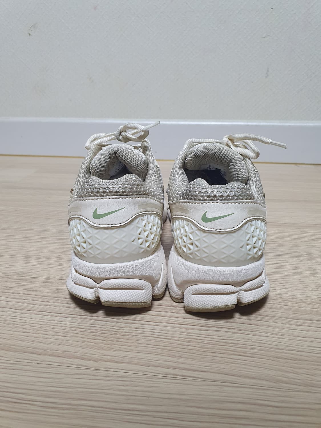 나이키 줌 보메로5 운동화 245 상품이미지5