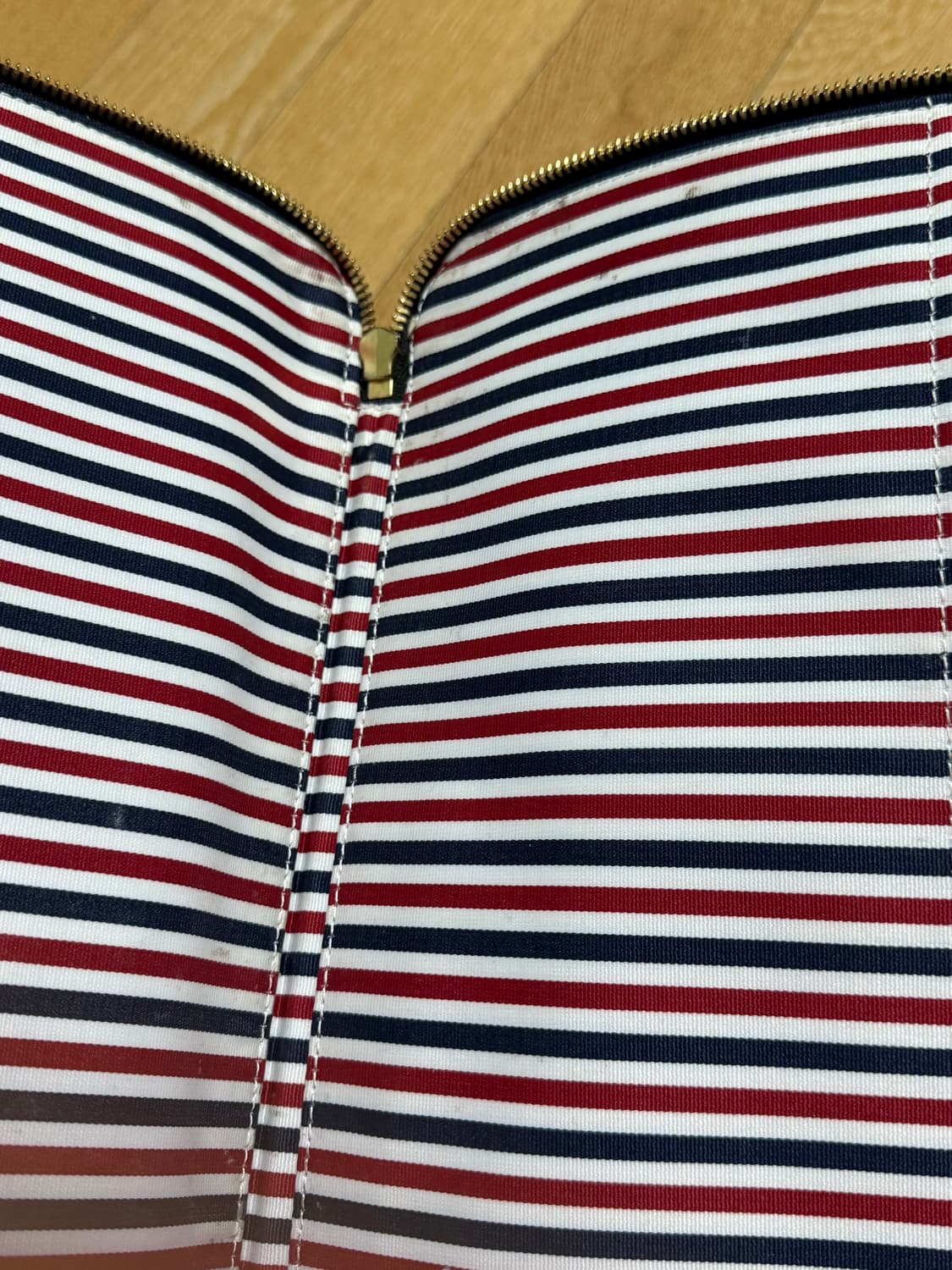 정품 톰브라운 클러치백 블랙/회색 상품이미지9