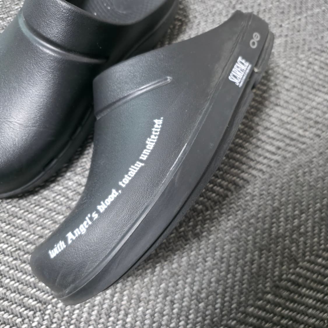 우포스 클로그 언어펙티드 스카페이스 블랙270 상품이미지5