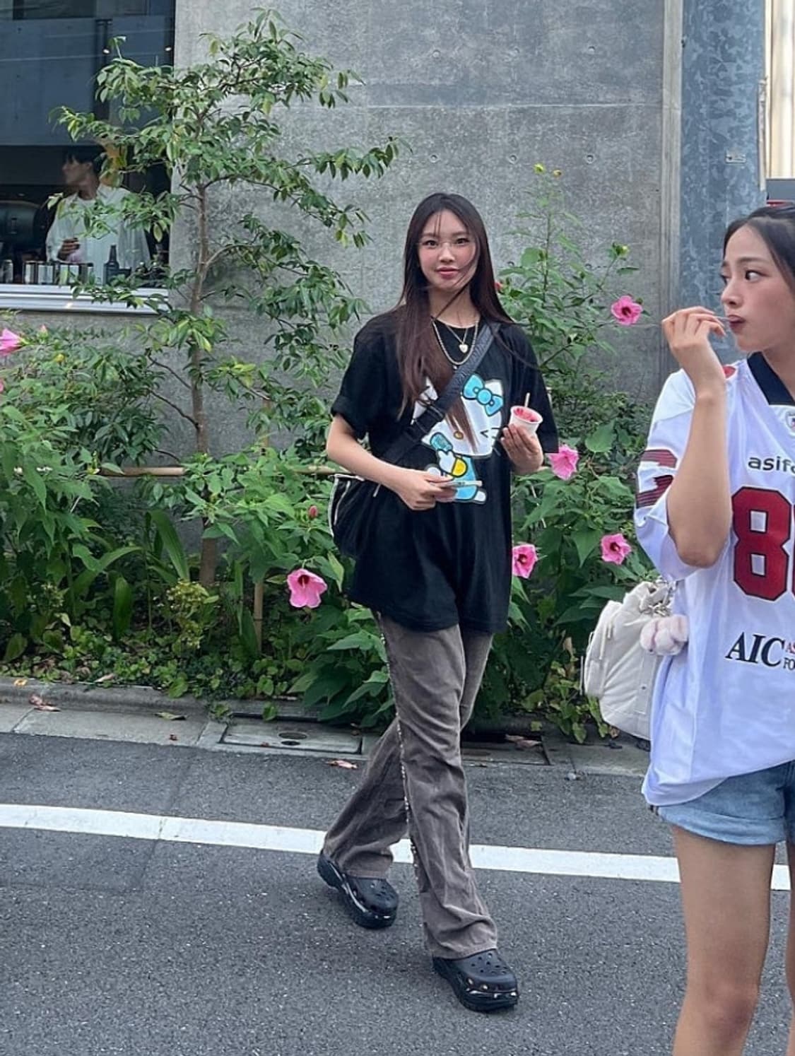 (뉴진스 혜인 착용) 썸머소닉 헬로키티 티셔츠 반팔 블랙 상품이미지4