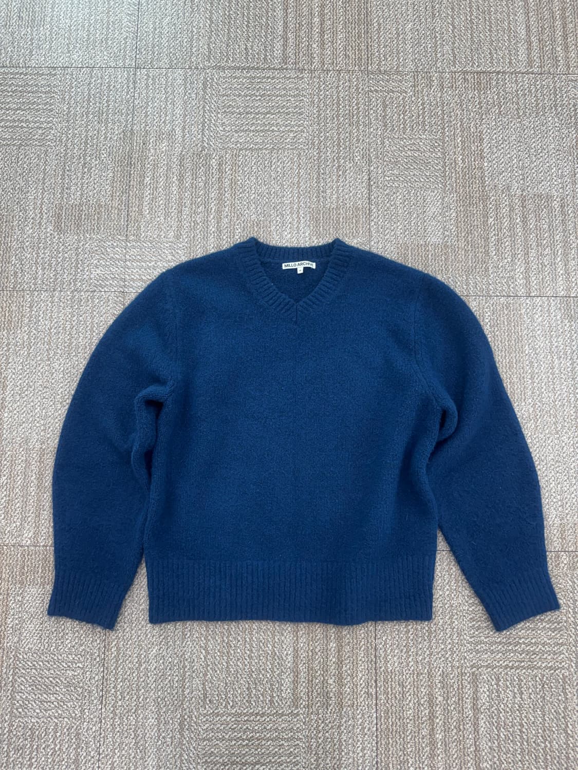 밀로 아카이브 Crop Silhouette V-Neck Knit  상품이미지1