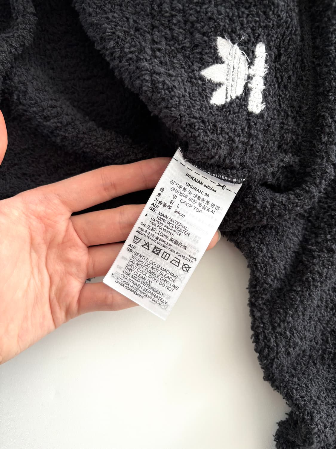 Adidas 아디다스 블랙 컬러 플러피 오프숄더 크롭탑 상품이미지7