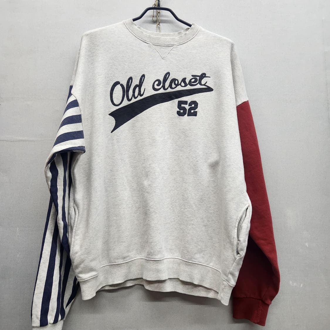 오아이오아이 올드 클로젯 사이드 디테일 맨투맨 XL 상품이미지1