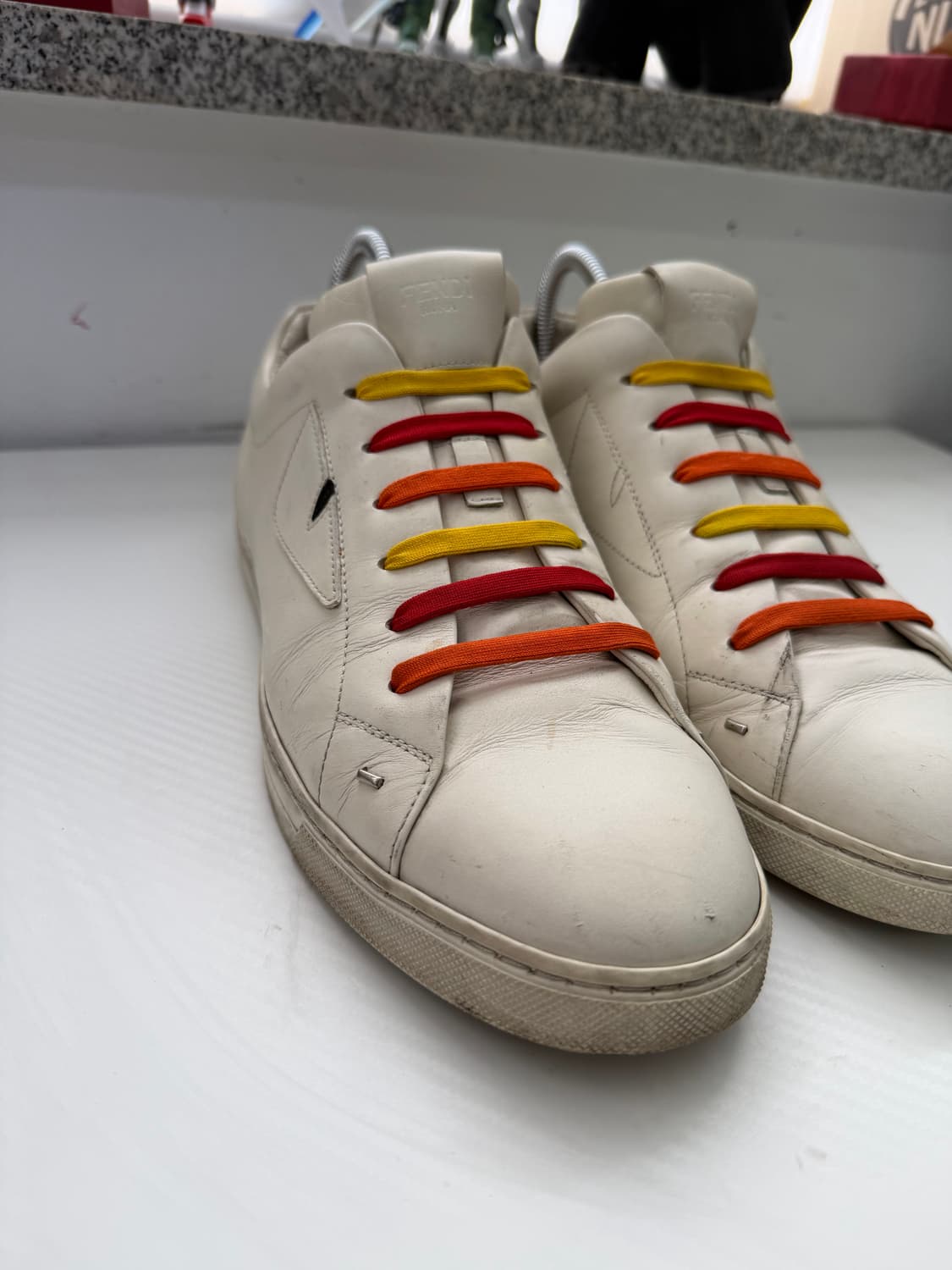 정품) 펜디 남성 스니커즈 컬러풀 슈레이스 280(9) 상품이미지3